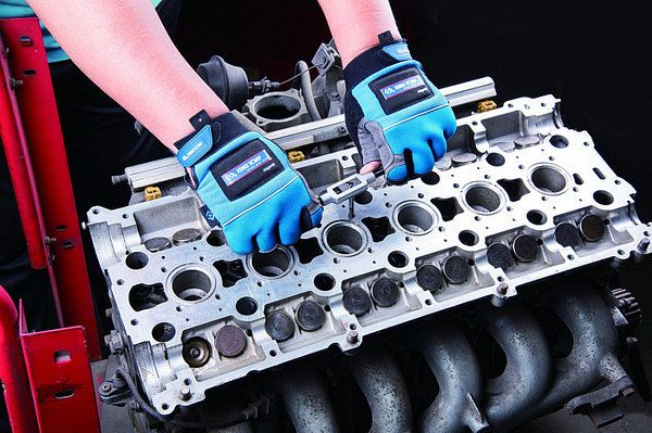 Набір метчиків та плашек метричних 39 одиниць М3-М12 з принаддям в пластиковому кейсі Набір метчиків та плашек метричних 39 одиниць М3-М12 з принаддям в пластиковому кейсі