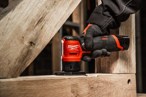 Шліфмашина вібраційна акумуляторна безщіткова MILWAUKEE, M12 FDSS-0B (каркас, картонне пакування)