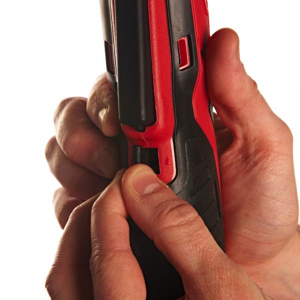 Дриль кутова акумуляторна, об. мом. 12 Нм, MILWAUKEE C12 RAD-202В 4933441215 (+ заряд.пристрій, 2 акум., сумка для інструментів)