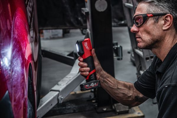 Акумуляторний ліхтар для підбору кольору MILWAUKEE M12 CML-401