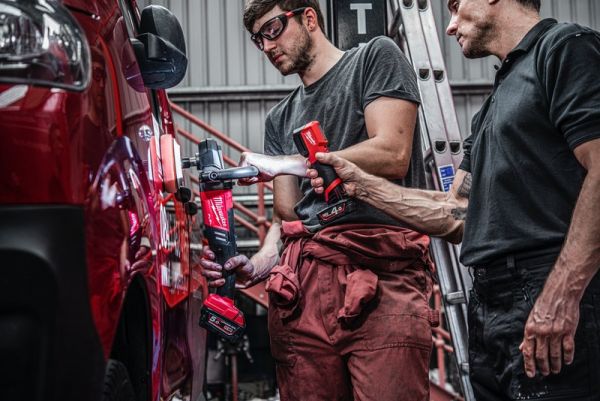 Акумуляторний ліхтар для підбору кольору MILWAUKEE M12 CML-401