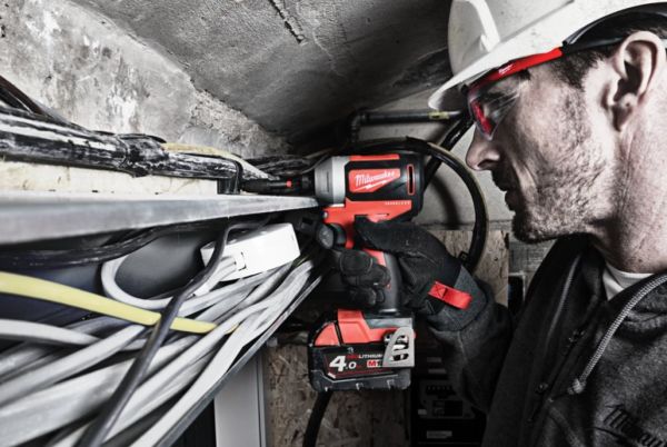 Гайкокрут акумуляторний безщітковий 1/4" HEX MILWAUKEE M18 CBLID-0 180Нм