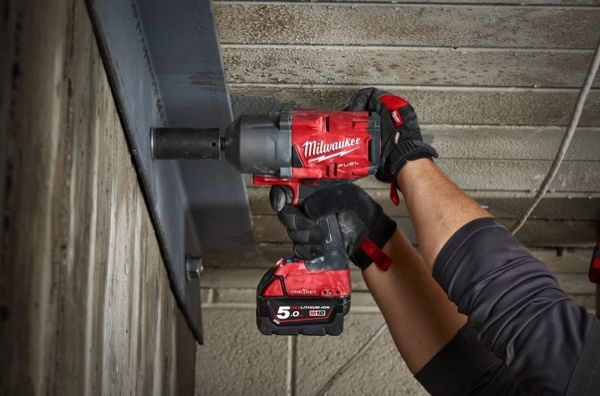 Гайковерт високомоментний MILWAUKEE 1/2" (1491 Нм) M18 FUEL ONEFHIWP12-0X ONE-KEY HD кейс