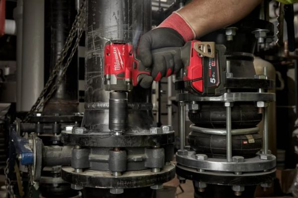 Гайковерт акумуляторний безщітковий 1/2'' MILWAUKEE, M18 FIW2F12-502Х, 339Нм, з кільцем (зарядний пристрій M12-18 FC, 2 акумулят