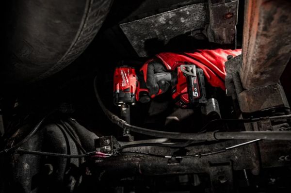 Гайковерт акумуляторний безщітковий 1/2'' MILWAUKEE, M18 FIW2F12-502Х, 339Нм, з кільцем (зарядний пристрій M12-18 FC, 2 акумулят