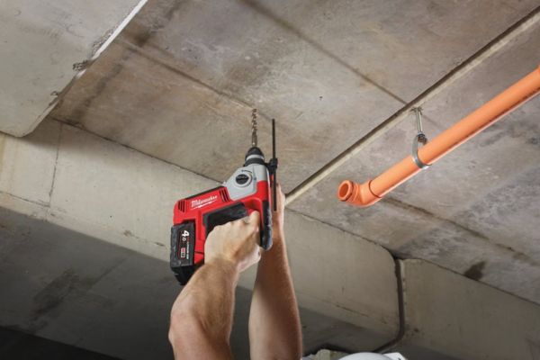 Компактный аккумуляторный перфоратор MILWAUKEE SDS-Plus M18 BH-402C 4933443330