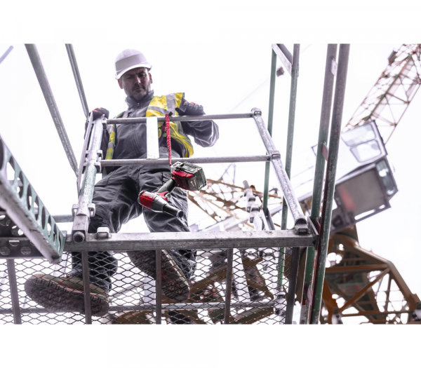 Страхувальний еластичний строп MILWAUKEE для електроінструменту вагою до 4.5 кг