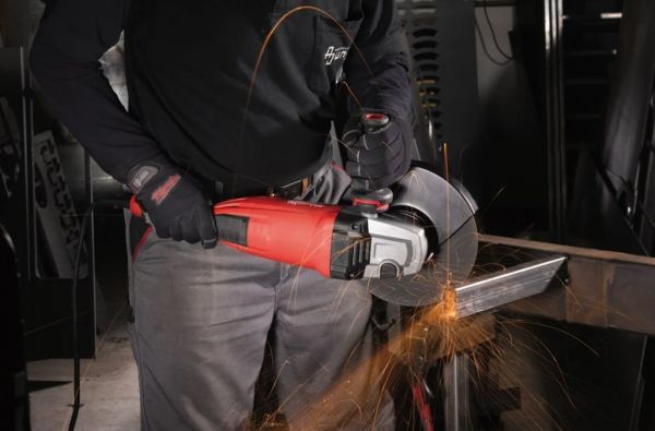 Кутова шліфувальна машина MILWAUKEE 180 мм AGV 22-180 E 4933431820 (+ захисний кожух, гайка фланцева, бічна рукоятка, кабель 4 м