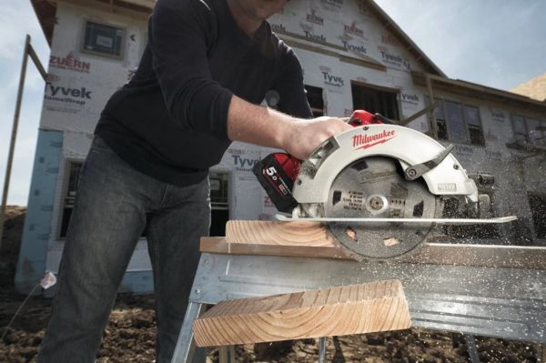 Циркулярна пила M18 BLCS66-502X MILWAUKEE (Акум. M18 B5 5.0 Ач, заряд.пристрій Milwaukee M12-18 FC, пиляльний диск, паралельний