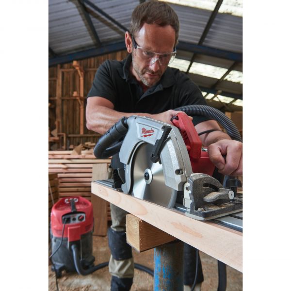 Пила ручна дискова MILWAUKEE, CS 85 CBE, 2200Вт, O235мм (+ пиляльний диск, паралельний упор, адаптер для пилососу, ключ для диск