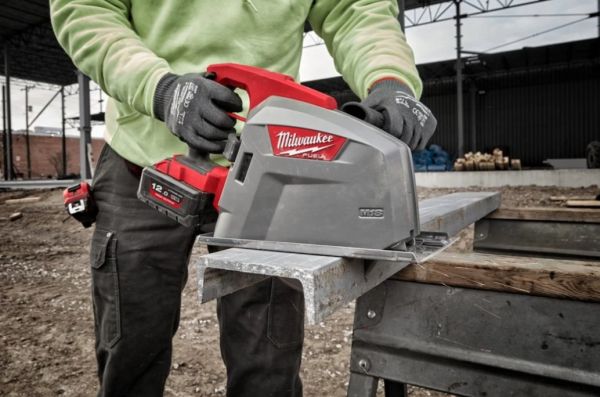 Пила дискова ручна акумуляторна по металу MILWAUKEE, M18 FMCS66-0C, діаметр 203мм (каркас, аксесуари, кейс)