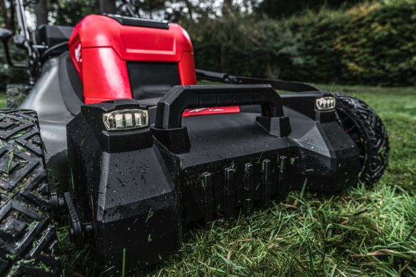 Газонокосарка акумуляторна безщіткова самохідна MILWAUKEE, M18 F2LM53-0 (2х18В), 53см (каркас, картонне пакування)
