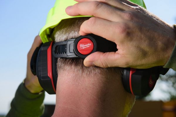 Каска захисна BOLT100 Hi-Vis MILWAUKEE, не вентильована, жовта