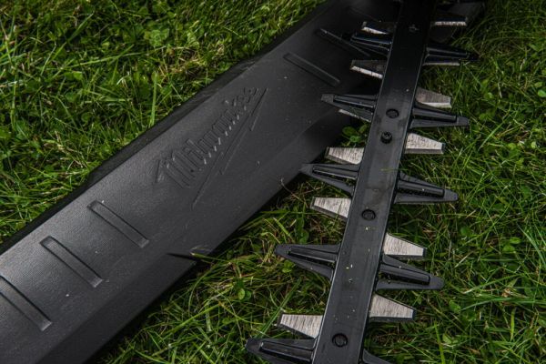 Аккумуляторный кущоріз шина 60 см Milwaukee M18 M18 FHET60G2-802 FORGE (2 x акум 8,0 Ач M18 FB8 Forge, зар.пристр для M18 и M12)