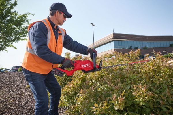 Аккумуляторный кущоріз шина 60 см Milwaukee M18 M18 FHET60G2-802 FORGE (2 x акум 8,0 Ач M18 FB8 Forge, зар.пристр для M18 и M12)