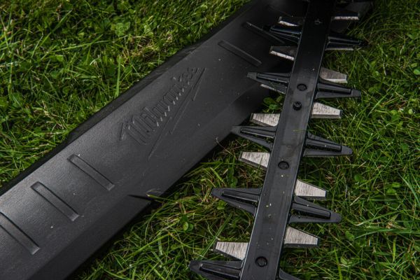 Кущоріз акумуляторний безщітковий MILWAUKEE M18 FHET60G2-0, 60см