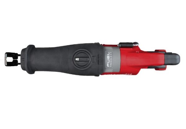 Пила шабельна акумуляторна MILWAUKEE, M18 FSX-801C (зарядний пристрій M12-18 FC, 2 акумулятори M18 FB8 8 Аг, полотно, кейс)