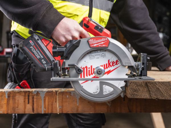 Пила дискова ручна акумуляторна MILWAUKEE  M18 FCS66GR3-0 (каркас)
