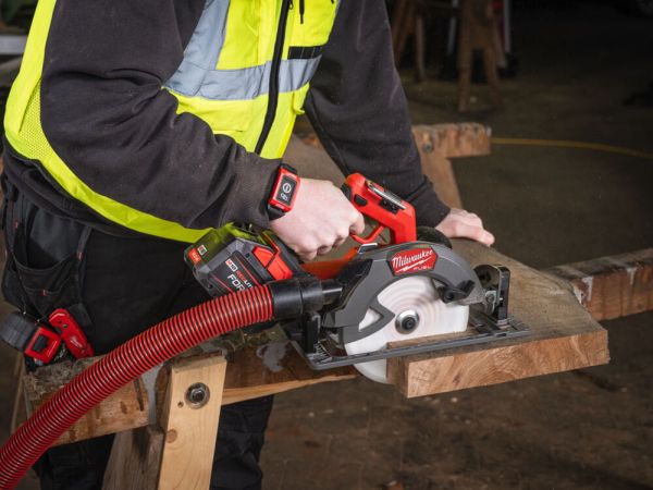 Пила дискова ручна акумуляторна MILWAUKEE  M18 FCS66GR3-0 (каркас)