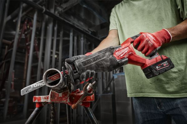 Пила шабельна акумуляторна безщіткова MILWAUKEE M18 FSZ-0 (каркас) + M18 B5 подарунок