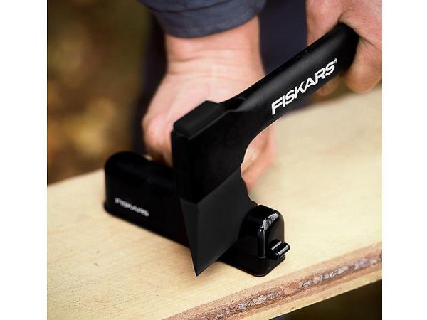 Точило для ножів та сокир FISKARS Solid