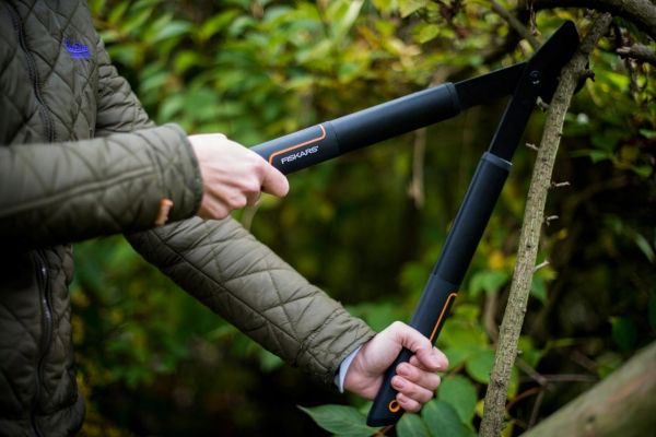 Набір садовий FISKARS (сучкоріз SingleStep S L28 та секатор площинний SingleStep P26 (1057760)