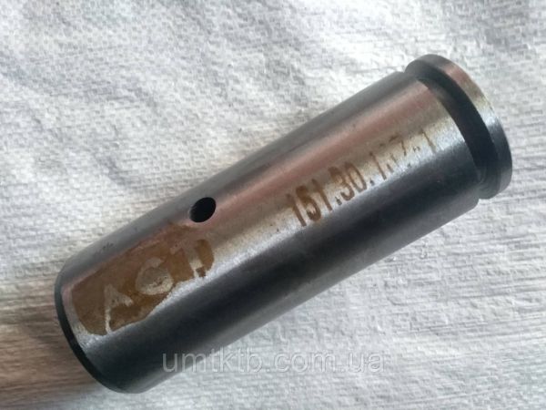 Ось вертикального шарнира рамы Т-150 151.30.137-1  палец рамы (УМТК)