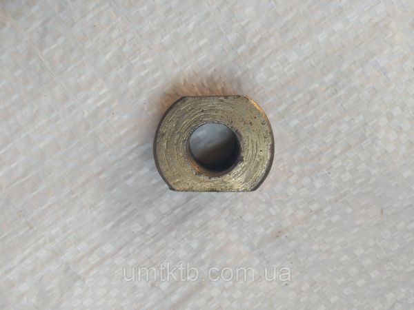 150.56.182 стопор упорный Т-150 гайка квадратная навески Т-150