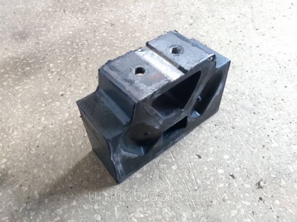 Подушка Т-150 двигателя боковая 150.00.075 домик новая