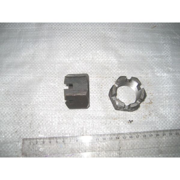 Гайка регулююча цапфи ЮМЗ М36*1,5 (корончата) 40-3103019
