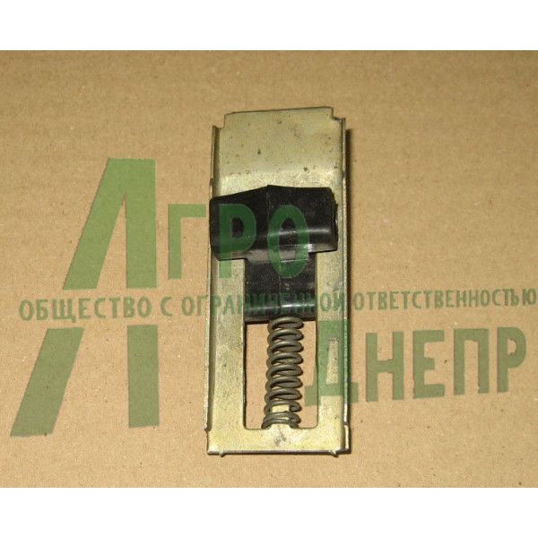 45-8402037 Засувка боковини капота ЮМЗ