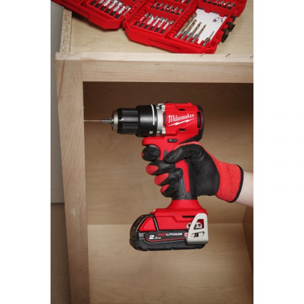 Дрель-шуруповерт аккумуляторная бесщеточная MILWAUKEE M18 BLDDRC-202C 61Нм