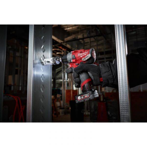 Дрель-шуруповерт аккумуляторный MILWAUKEE, M12 FDD-202X, 37Нм (+ заряд.устройство, 2 акум.Х 2Ач, HD кейс)