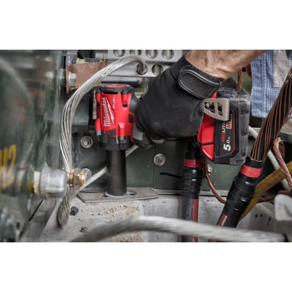 Гайковерт высокомоментный MILWAUKEE 1/2" (339 Нм) MILWAUKEE M18 FUEL FIW2P12-502X с фиксацией пином