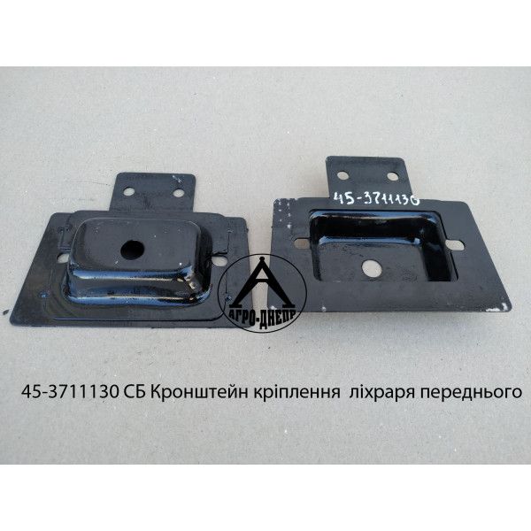45-3711130 СБ Кронштейн кріплення ліхраря переднього ЮМЗ
