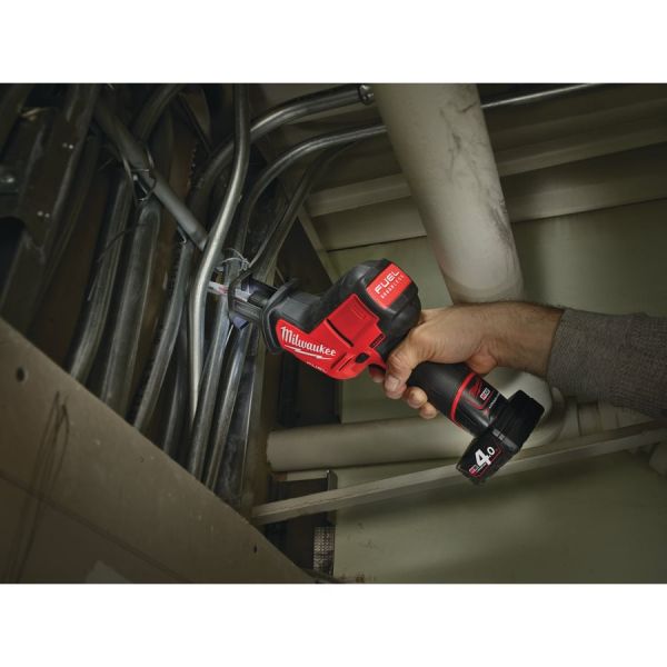 Акумуляторна шабельна пилка MILWAUKEE C12 HZ-202С 4933441195 (+ заряд.пристрій, 2 акум., HD кейс)