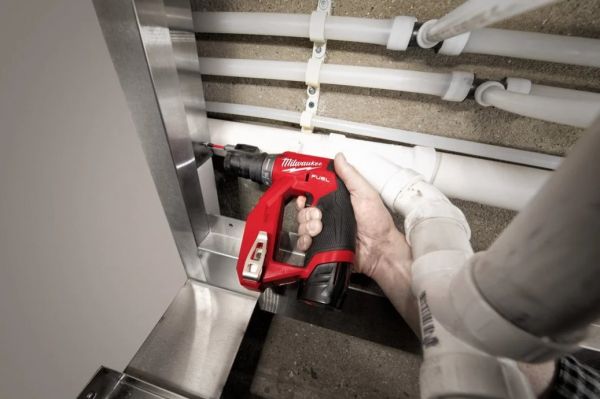 Дриль-шурупокрут акумуляторний MILWAUKEE, M12 FDDXKIT-202X, 34 Нм (+ зар.пр., 2 акум. Х2Аг, 4 насад., HD кейс)