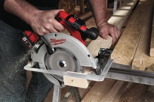 Циркулярна пила M18 BLCS66-502X MILWAUKEE (Акум. M18 B5 5.0 Ач, заряд.пристрій Milwaukee M12-18 FC, пиляльний диск, паралельний