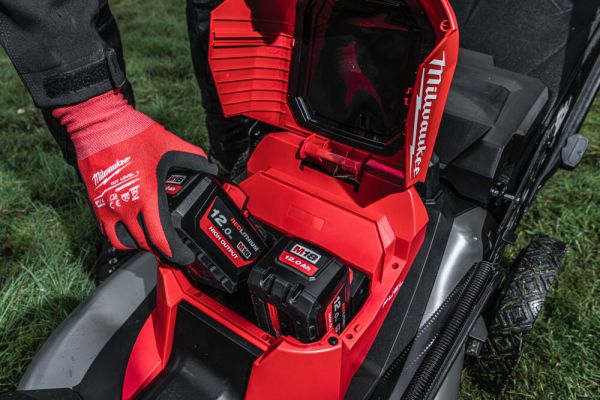 Газонокосарка самохідна акумуляторна MILWAUKEE M18 F2LM53-122 (2Х18В) FORGE™, 53см