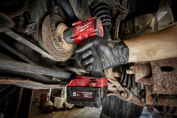 Гайковерт акумуляторний безщітковий MILWAUKEE 1/2" (881 Нм) M18 FMTIW2F12-0, з кільцем (каркас) + M18 B5 подарунок