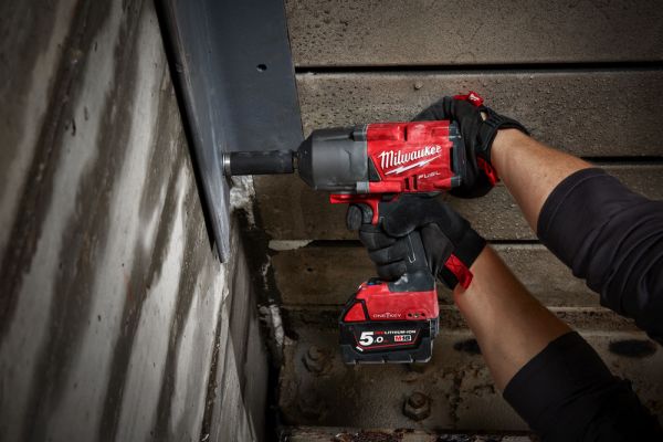 Гайковерт акумуляторний безщітковий MILWAUKEE 3/4" (2034Нм) M18 ONEFHIWF34-0, з кільцем (каркас) + M18 B5 подарунок