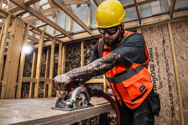 Пила дискова аккумуляторна безщіткова MILWAUKEE M18 FCS552-0, Ø165мм (каркас) + M18 B5 подарунок