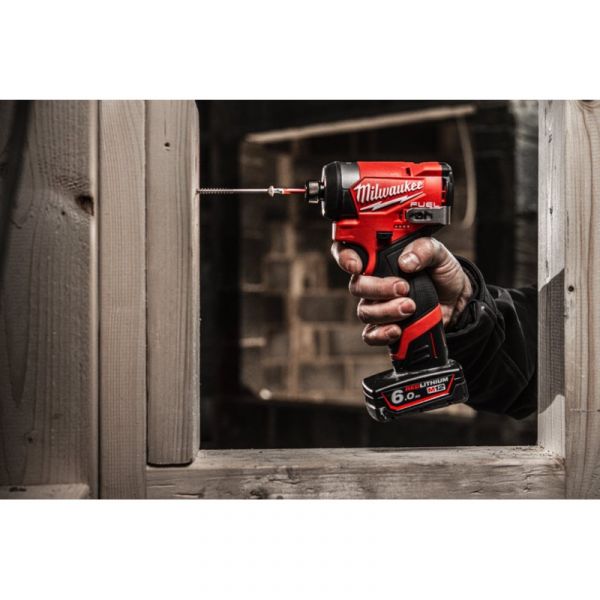 Винокрут аккумуляторный Milwaukee M12 FID2-202X